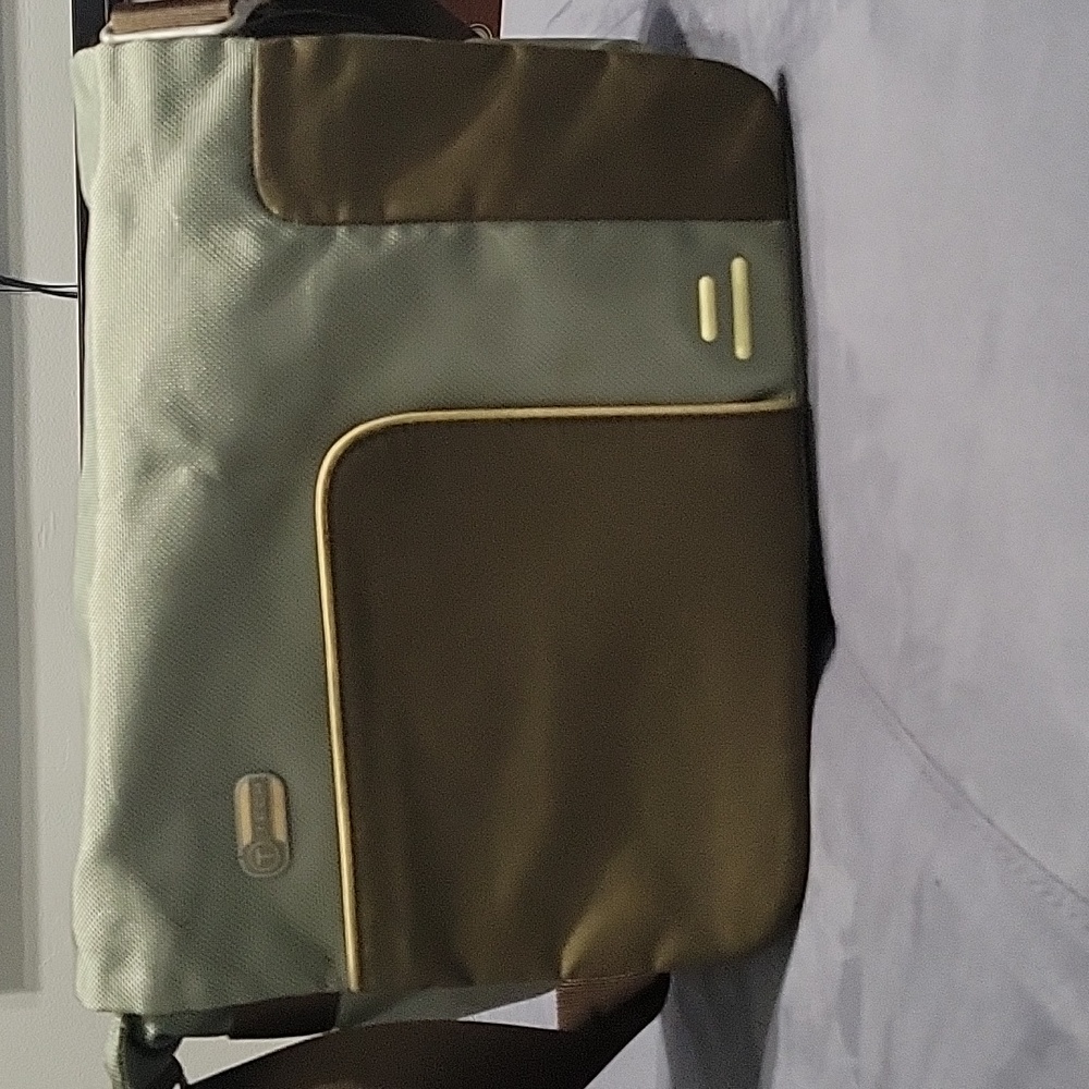 Tumi tech bag, good condition, used.great computer bag, with plenty of pockets.